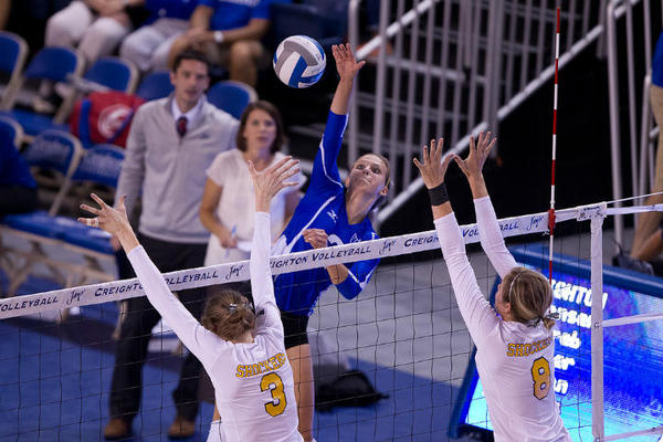 the-outside-hitter-position-5-marks-of-a-great-player-volleyball-advice